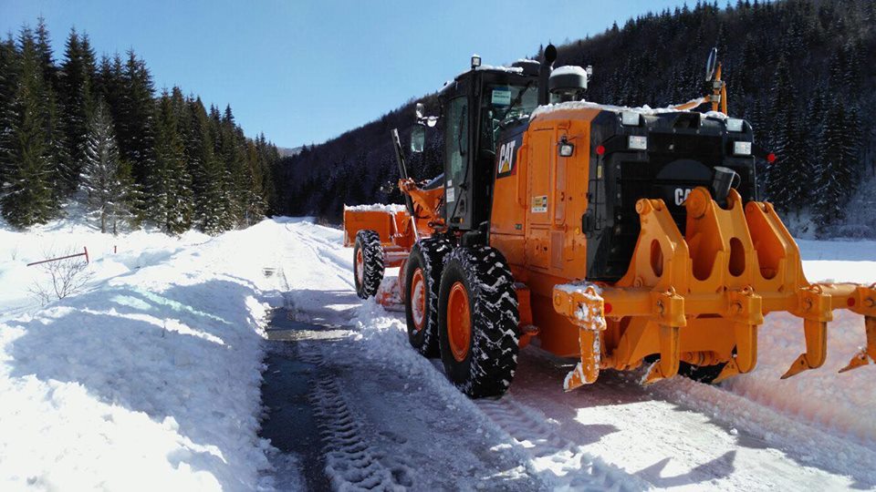 Drumuri deschise în vestul țării. Circulație în condiții de iarnă în Hunedoara și Caraș-Severin