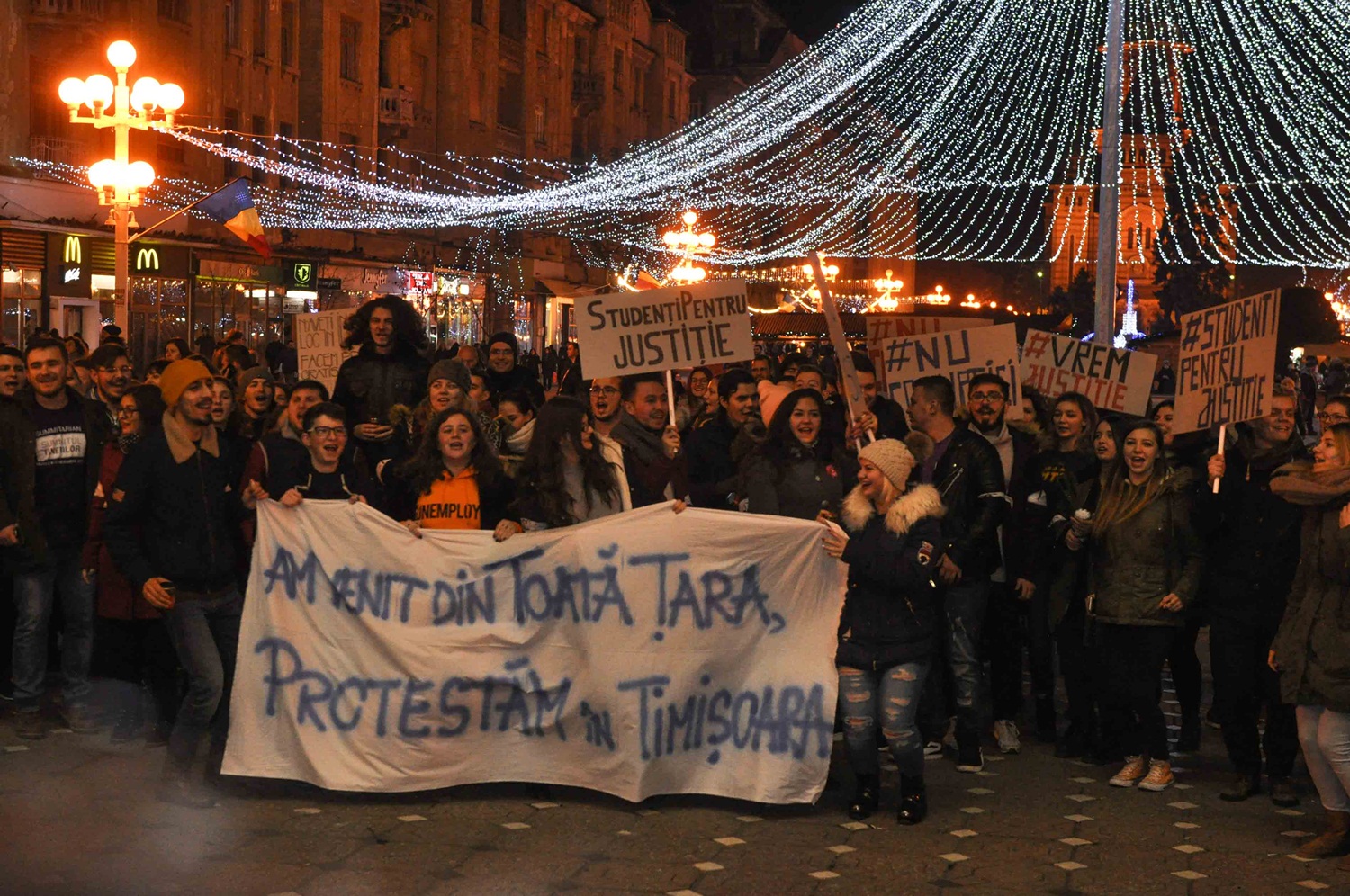 Studenți în Piața Victoriei din Timișoara pentru apărarea independenței Justiției