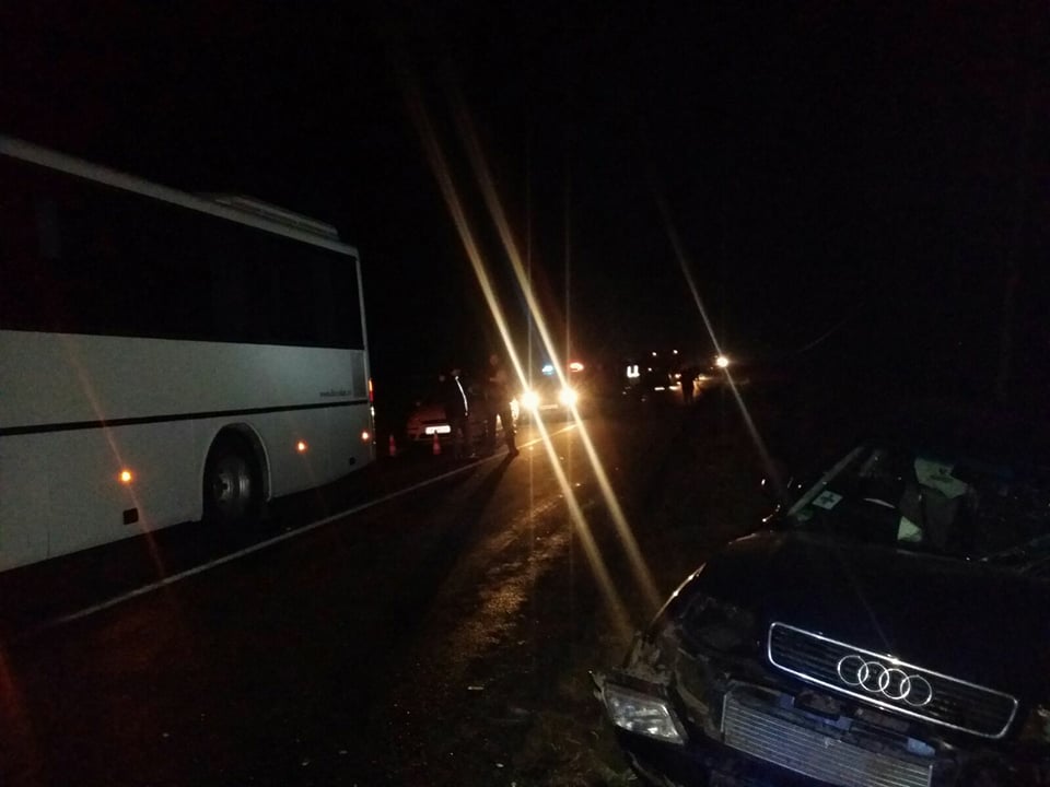 Accident între un autocar cu 40 de oameni și un autoturism în Timiș