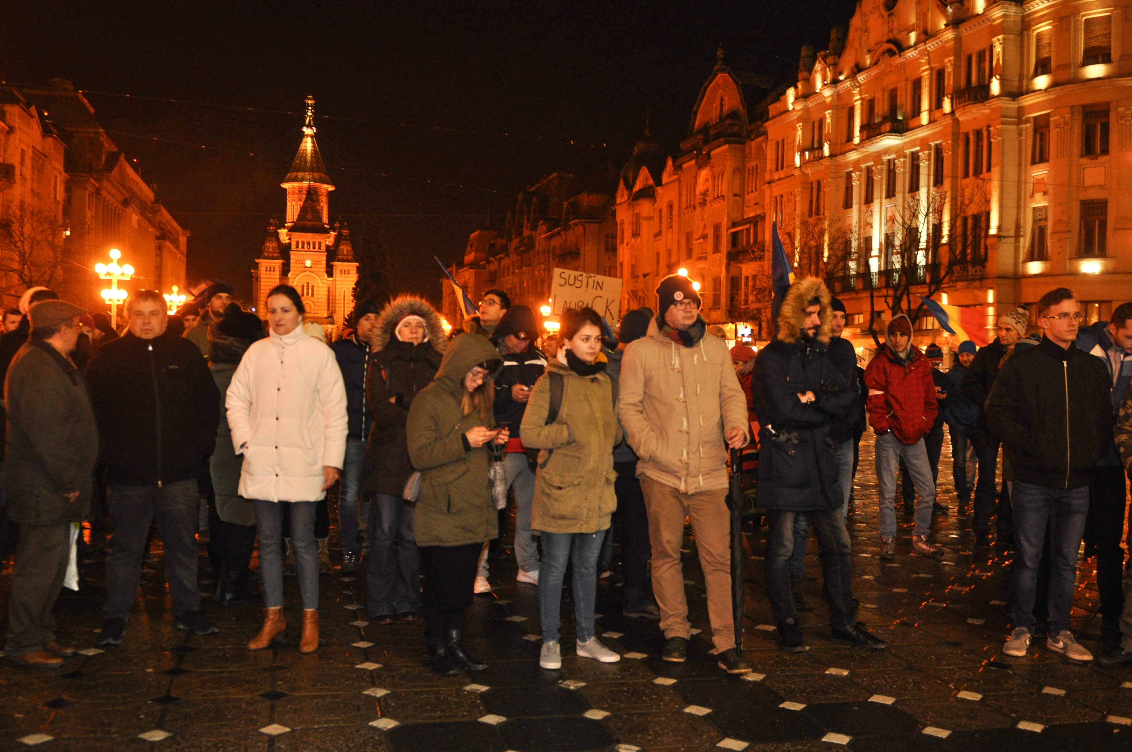 FOTO/ Oameni în stradă la Timișoara și Arad după anunțul ministrului Justiției