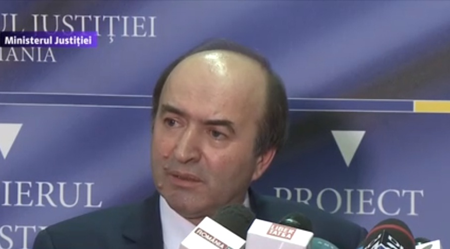 Tudorel Toader cere revocarea Laurei Codruţa Kovesi