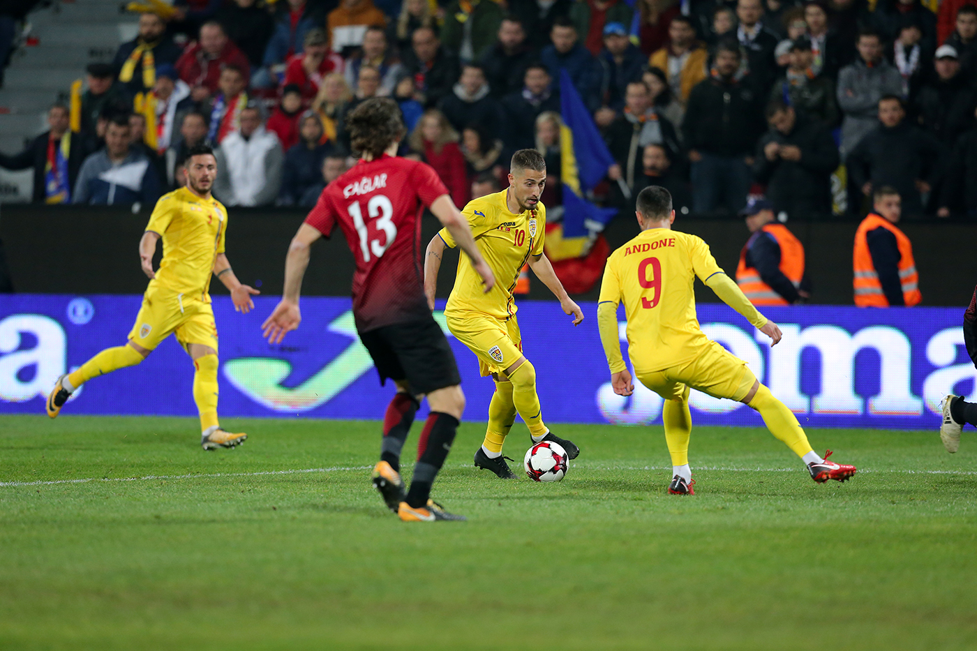 Cosmin Contra a definitivat lotul pentru amicalele cu Israel și Suedia