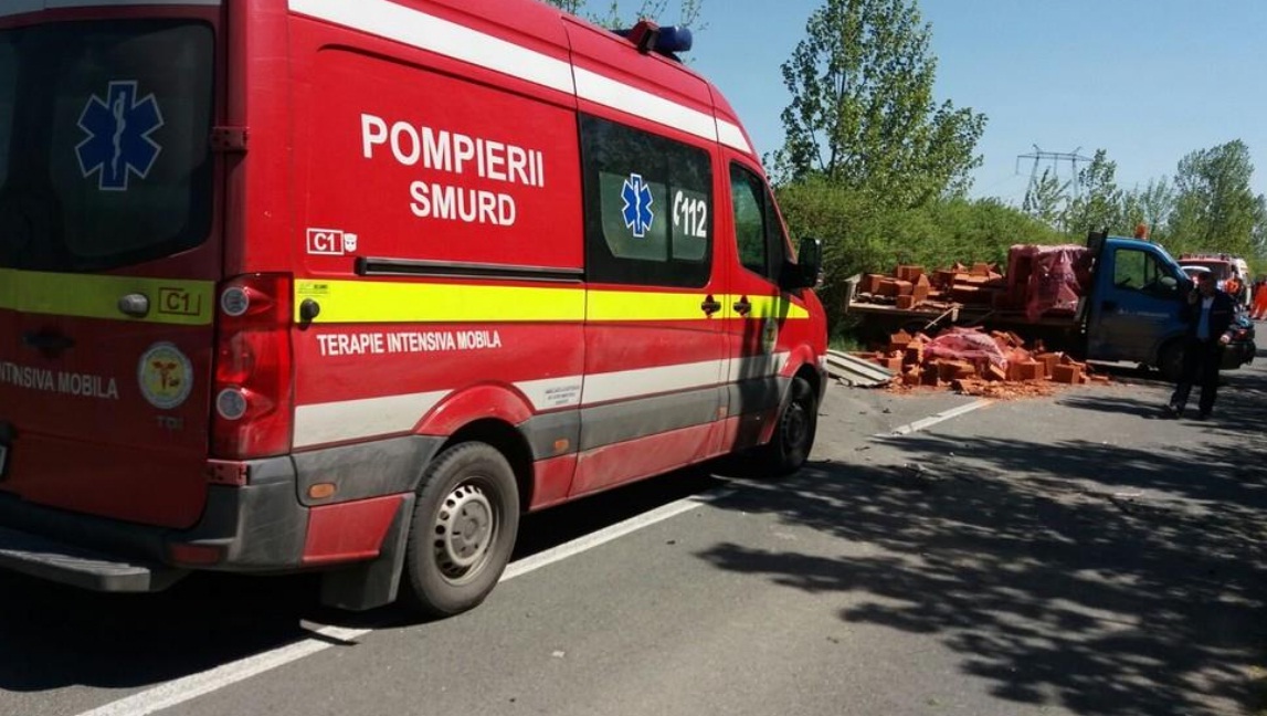 Femeie în stare gravă și circulație blocată, după un accident în Arad