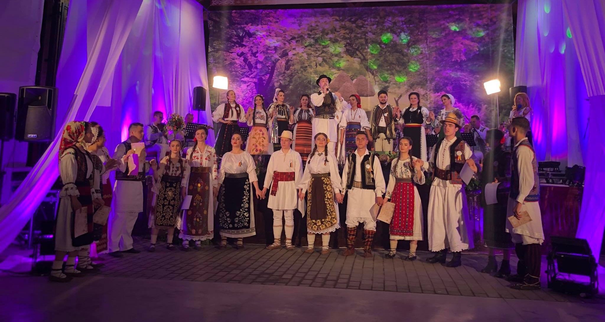 FOTO / “Din comoara satului”, ediția a X-a, cu mult fast. Laureații, la Radio Timișoara