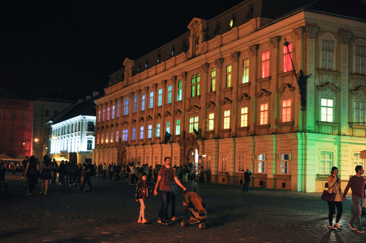 FOTO/ O noapte la muzeu în Timișoara: Spectacole istorice, de lumină și expoziții