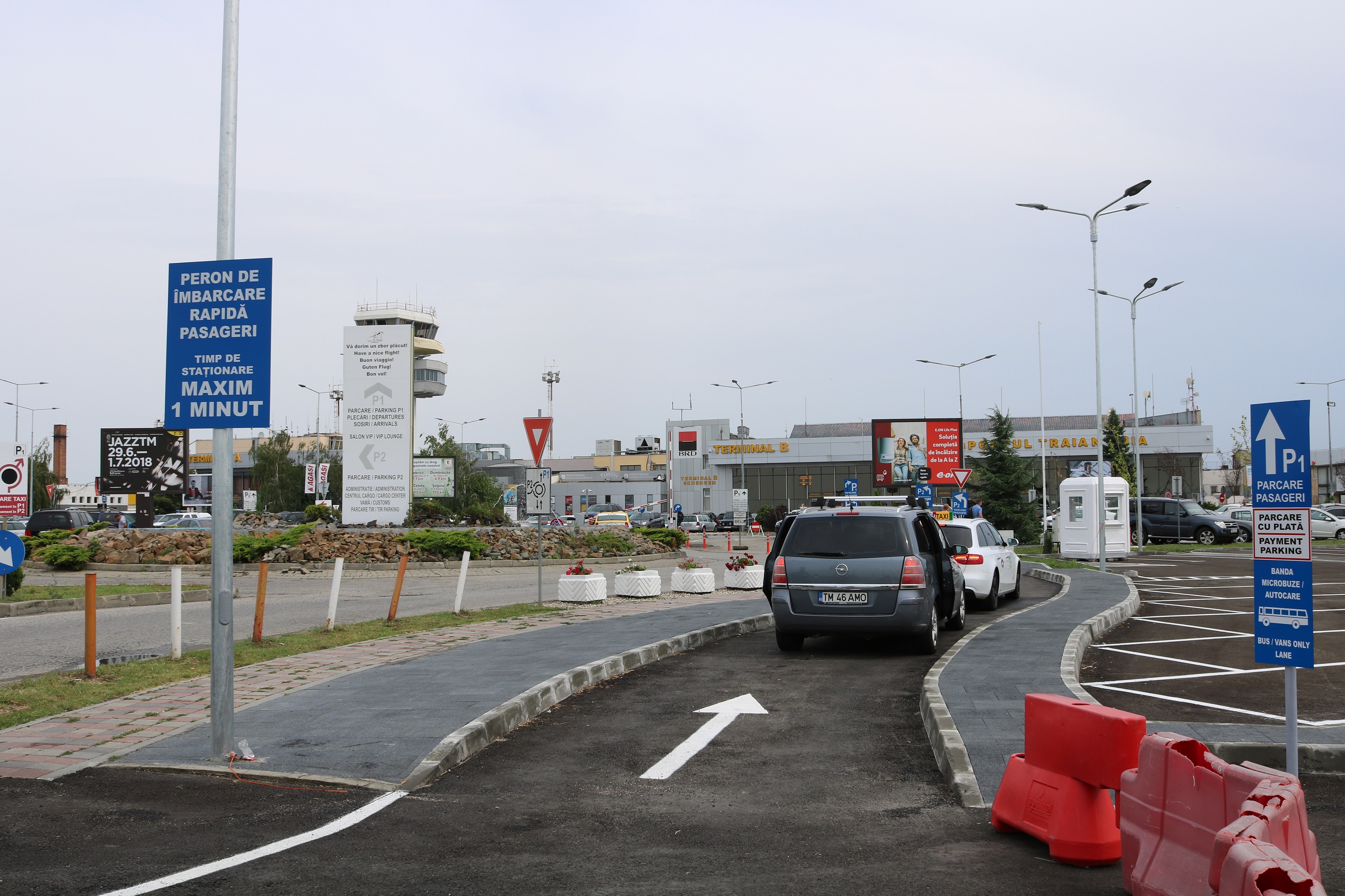 Noi locuri de parcare la Aeroportul din Timișoara. Se schimbă fluxurile de circulație