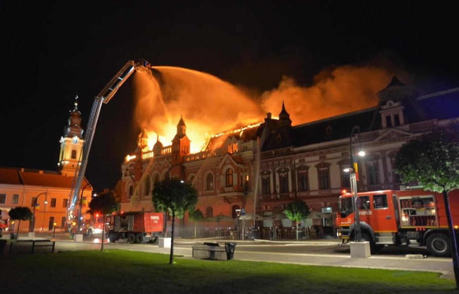 Incendiu de proporții la Palatul Episcopiei Greco-Catolice din Oradea