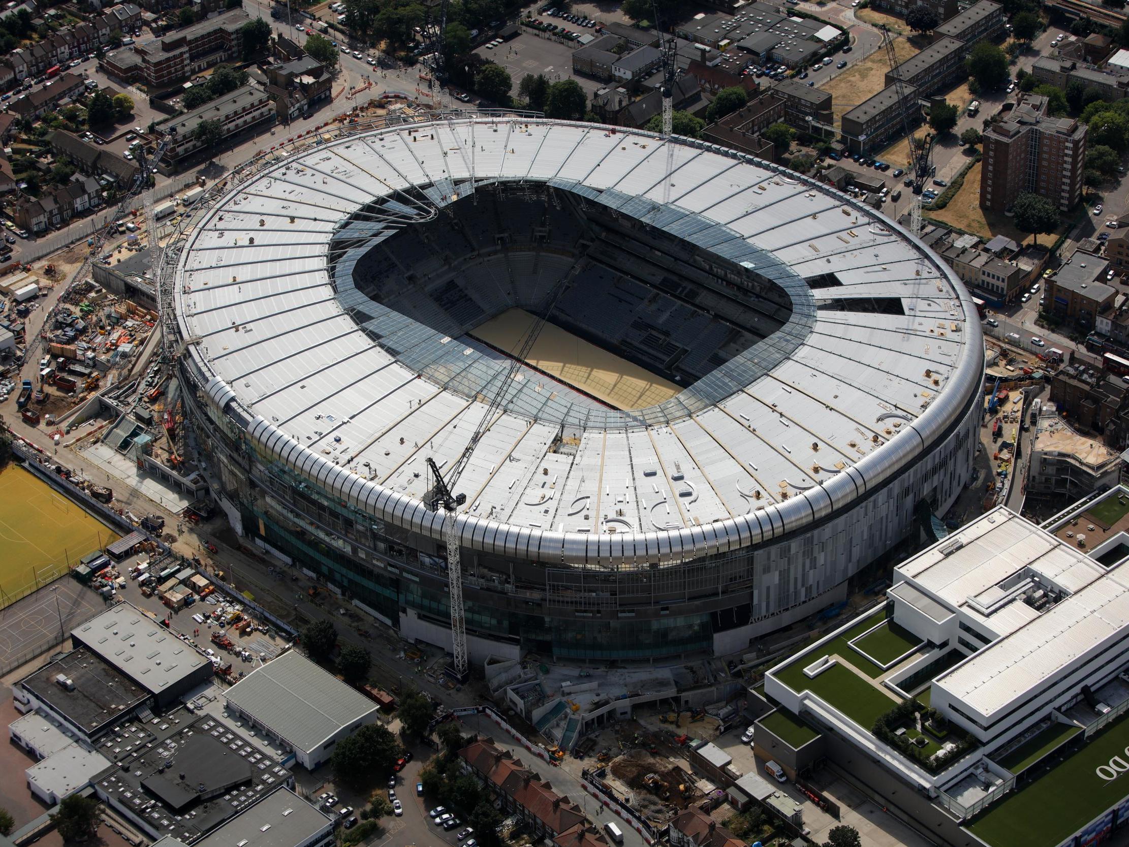 Inaugurarea noului White Hart Lane întârzie