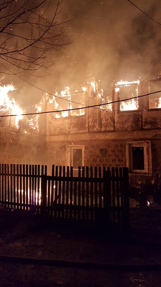 Incendiu puternic în apropierea localității cărășene Măru