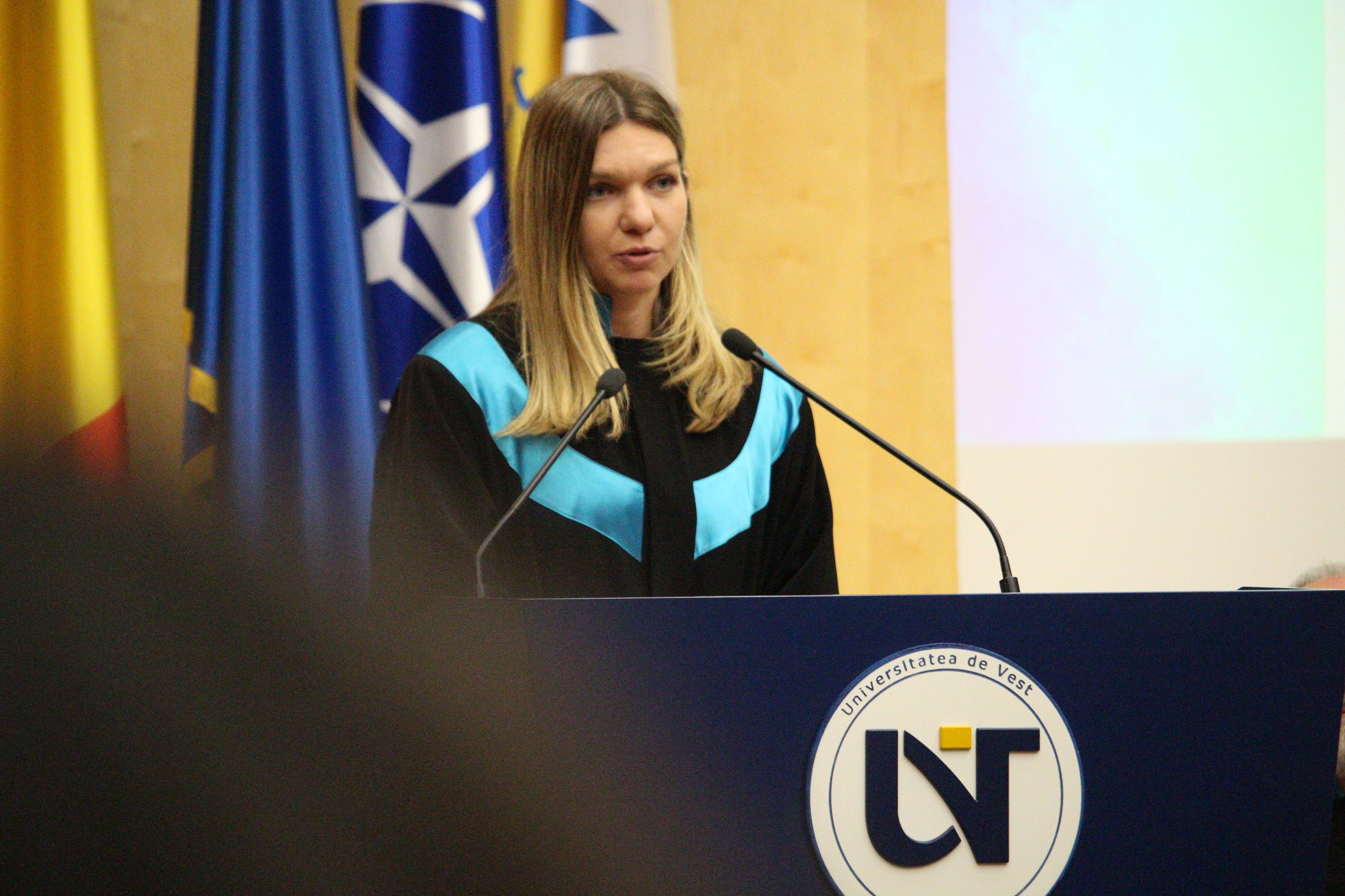 FOTO / Simona Halep a primit titlul de Doctor Honoris Causa al UVT