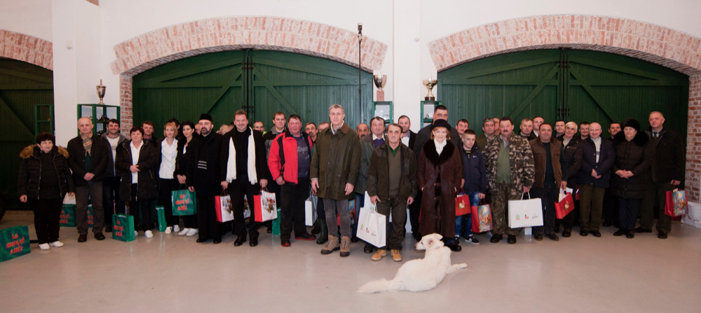 FOTO/ Familia Regală a oferit daruri de Crăciun angajaților de pe Domeniul Regal Săvârșin