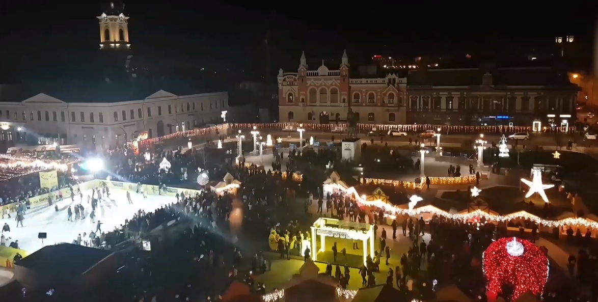 Mii de orădeni au asistat la inaugurarea iluminatului de sărbători