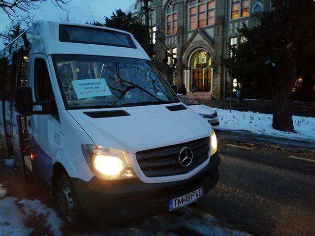 Peste 70 de copii din Timișoara au mers la școală cu minibuzele STPT