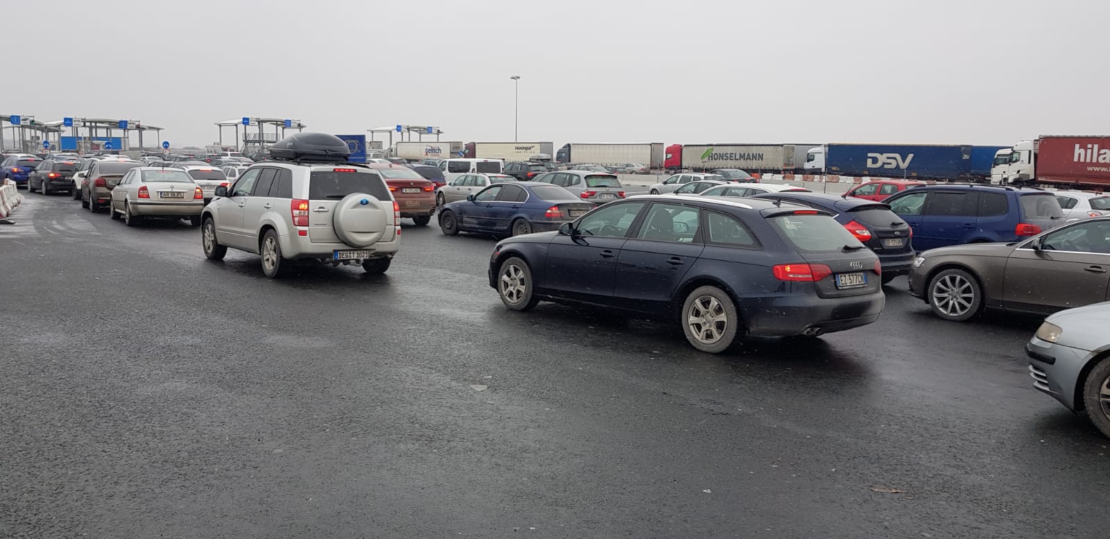 FOTO/ Trafic de zece ori mai mare la vama Nădlac 2