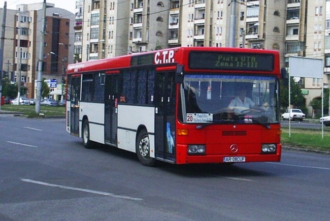 Curse de autobuz suspendate în Arad pentru că școlile rămân închise