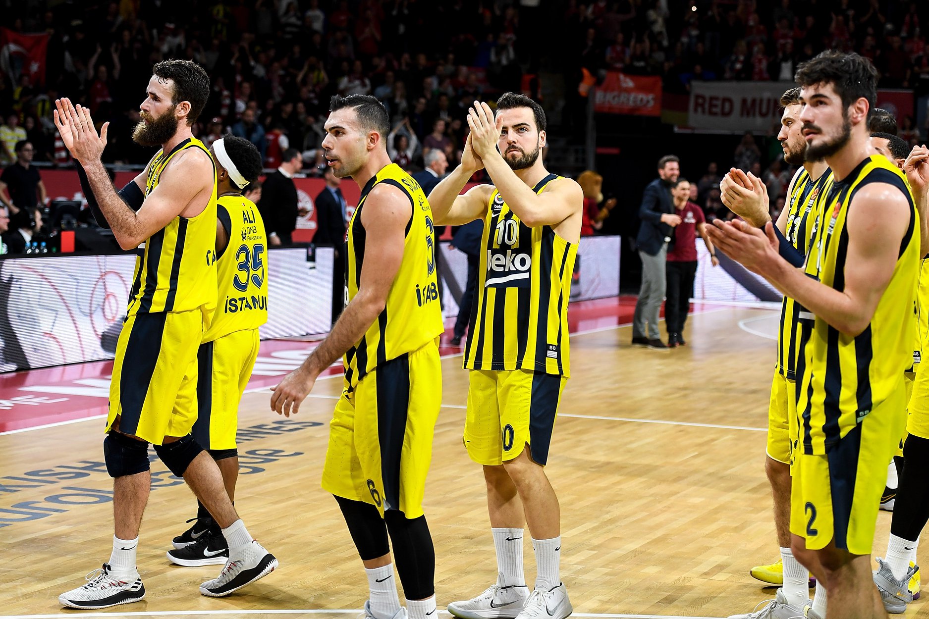 Fenerbahce Istanbul învinge o rivală și este matematic în playoff