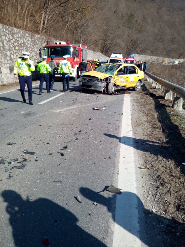 Șase răniți în urma unui accident pe DN 58 în Caraș-Severin