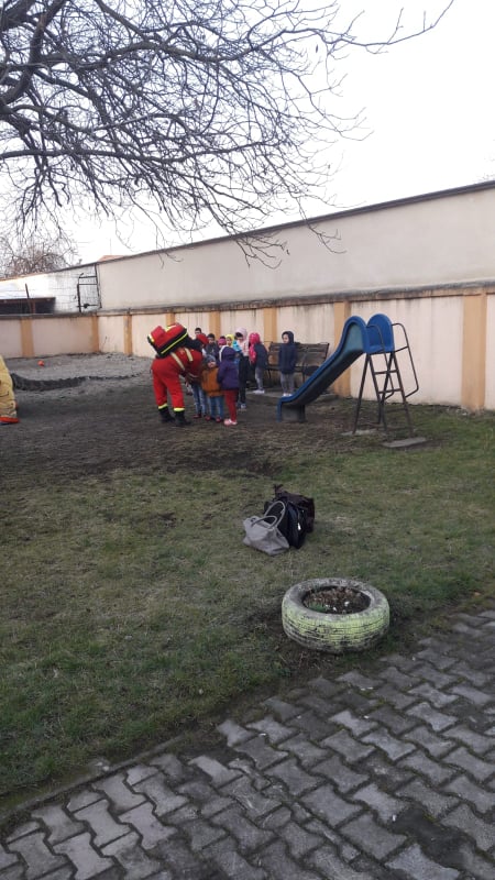 Copii evacuați dintr-o grădiniță din Lugoj din cauza unui incendiu