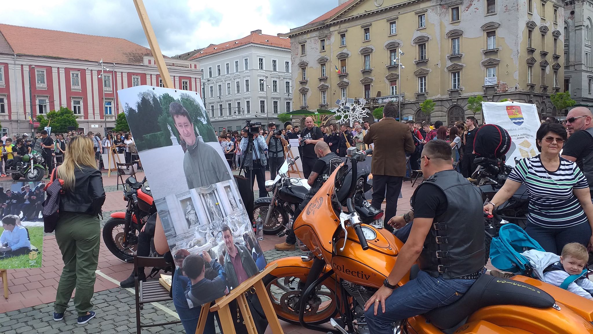 AUDIO/ FOTO/ Cititori de toate vârstele, la cel mai mare spectacol urban de lectură