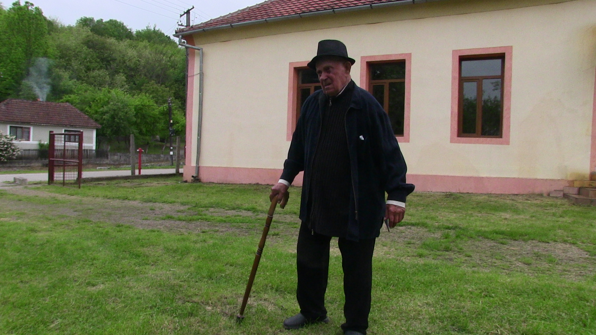 VIDEO/ Arădeanul născut odată cu intrarea Armatei Române în județ a fost sărbătorit de întreaga comunitate