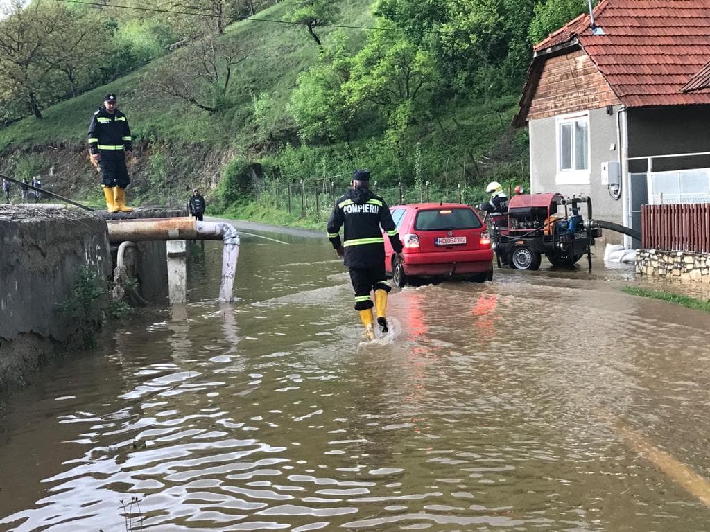 Avertizare hidrologică de inundații în vestul țării