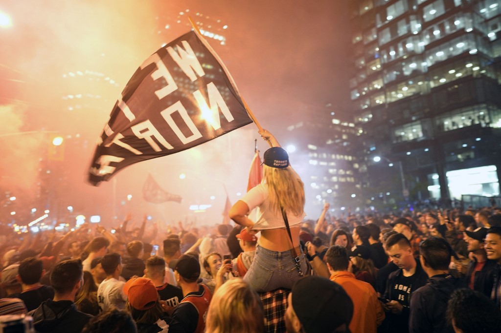 Explozie de bucurie la Toronto după victoria Raptors în finala NBA!