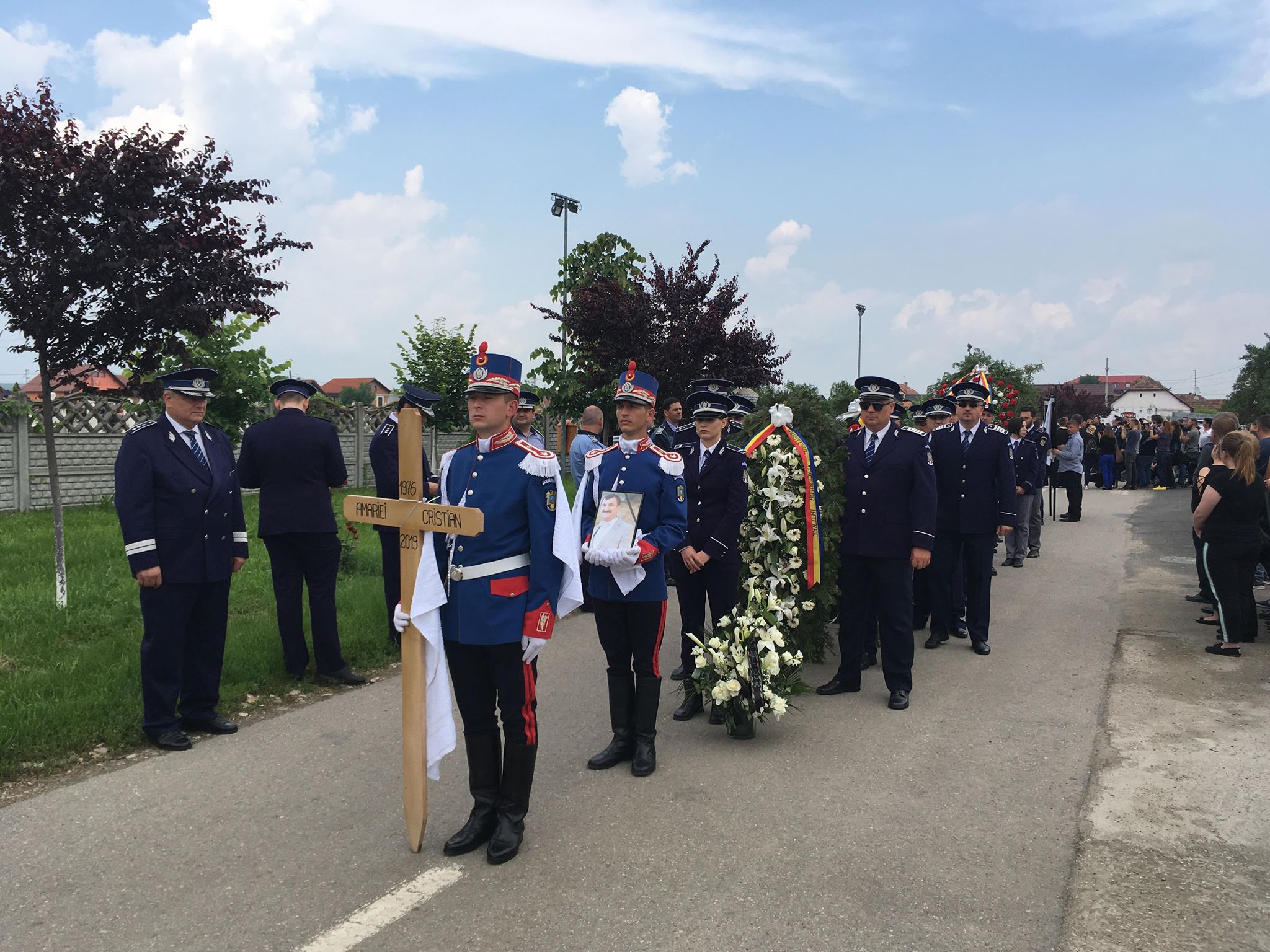 Polițistul Cristian Amariei, ucis în misiune, a fost condus pe ultimul drum cu onoruri militare