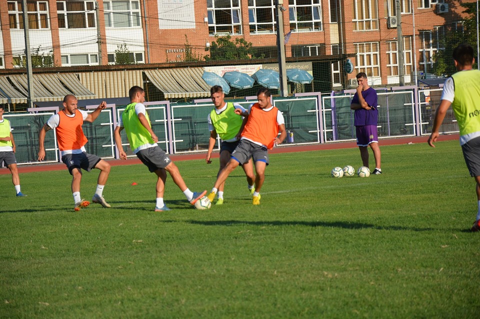 Debut dificil, pe terenul liderului, pentru „Guși-gol” AUDIO