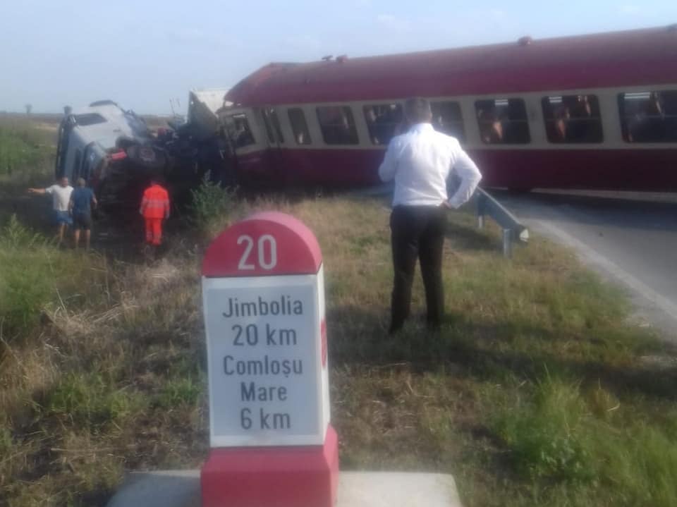 Camion izbit de tren în Timiș