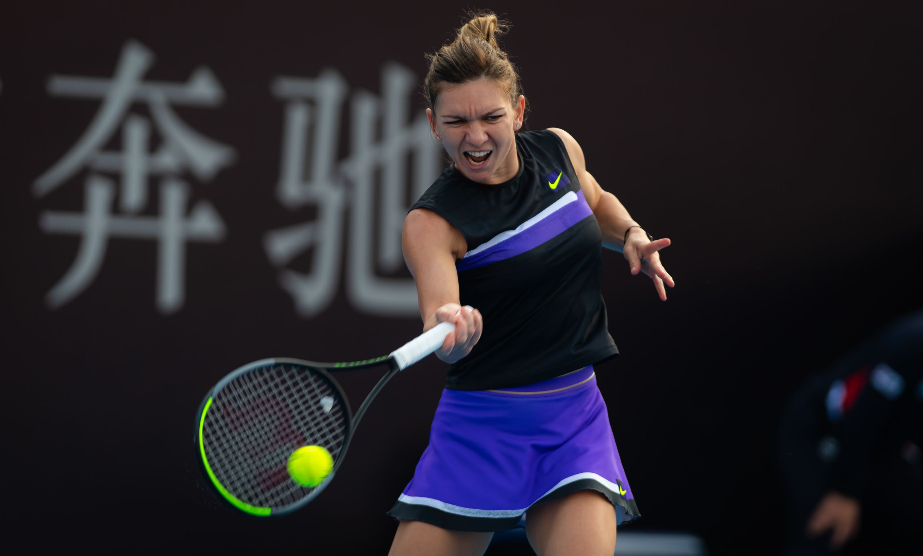 Simona Halep, învinsă de Karolina Pliskova, în „decisivul” pentru semifinalele Turneului Campioanelor