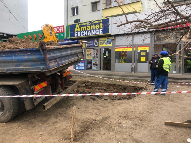 A început mutarea stației de aer din Calea Șagului. Cale deschisă pentru tramvaiul spre mall