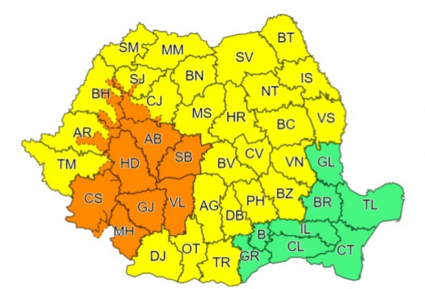 Avertizări meteo de furtună în vestul țării