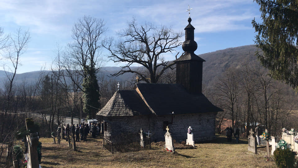 Ambulanța pentru Monumente Arad salvează o biserică de lemn din satul Ionești