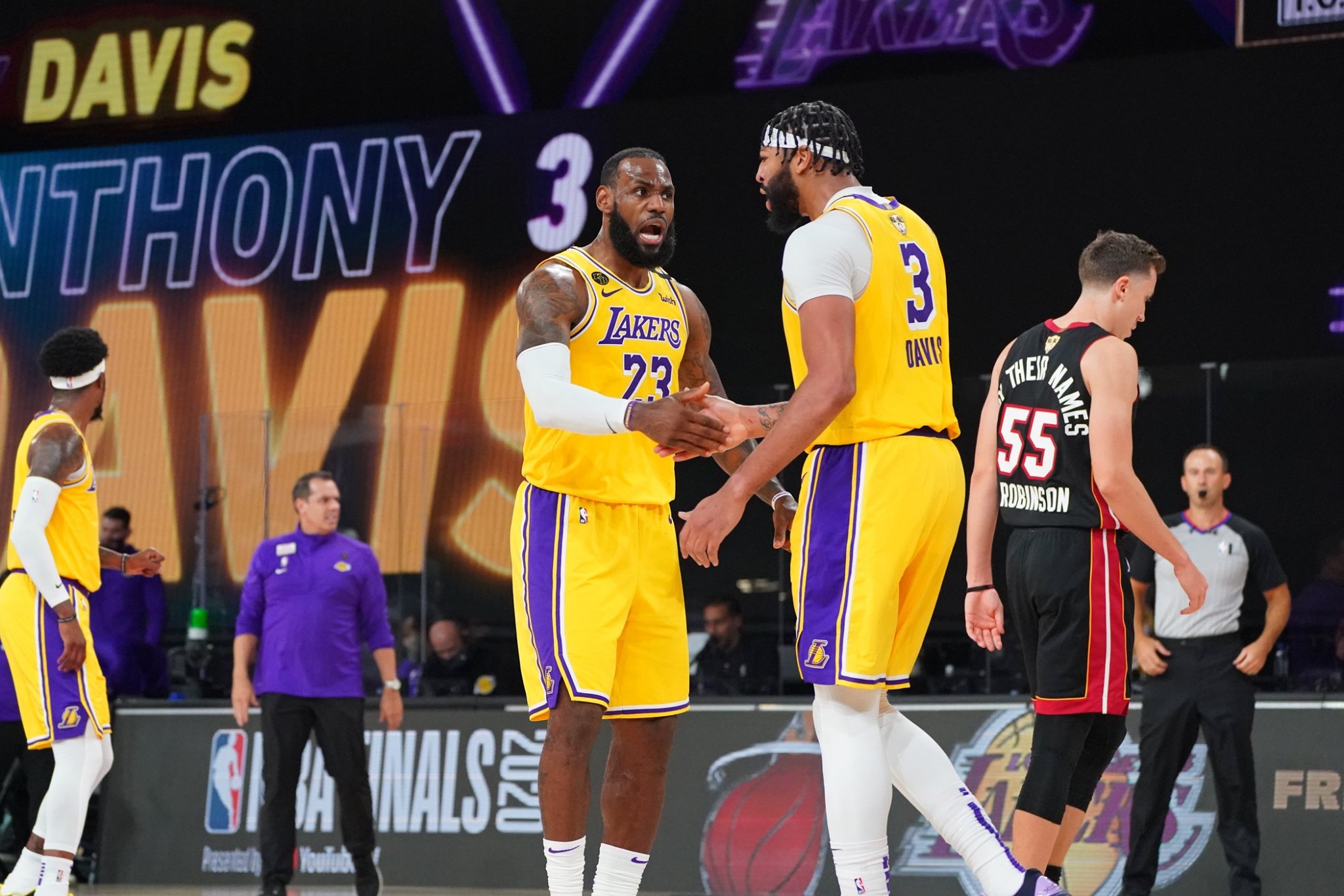 Los Angeles Lakers, demonstraţie de forţă în primul meci al finalei NBA