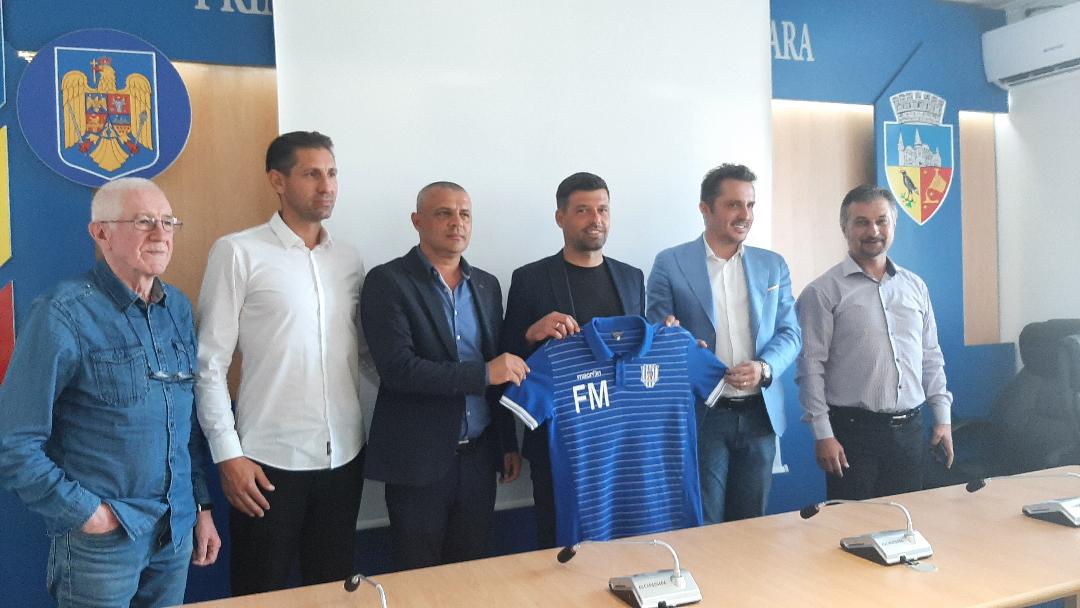 CS Hunedoara: Maxim – prezentat oficial, Arnăutu – transfer cu nume, impresarul Bogdan Apostu – în echipa managerială