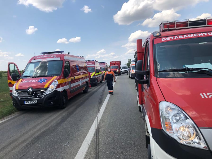 Trei morţi şi patru răniţi în urma unui accident rutier grav, în localitatea timișeană Albina