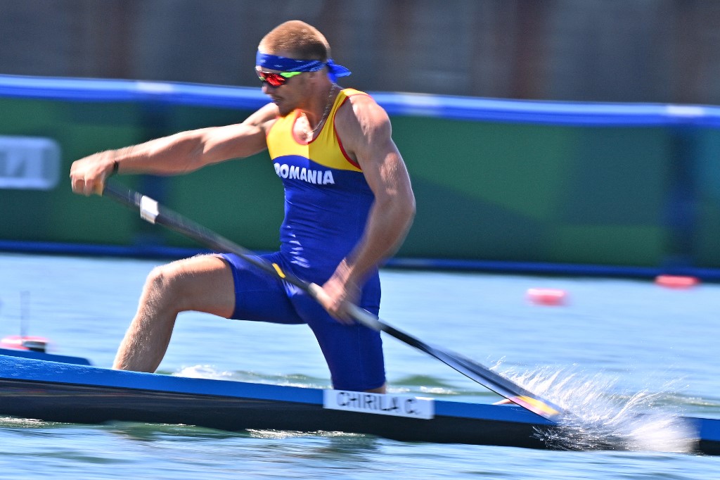 Cătălin Chirilă duce drapelul tricolor la ceremonia de închidere