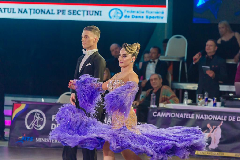 Răzvan Bătrînu și Ana-Maria Dica (Dance Spirit Timișoara) pregătesc participarea la Campionatul Național