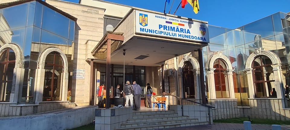 Birou pentru preluarea actelor şi de la cetăţenii nevaccinaţi, la primăria Hunedoara