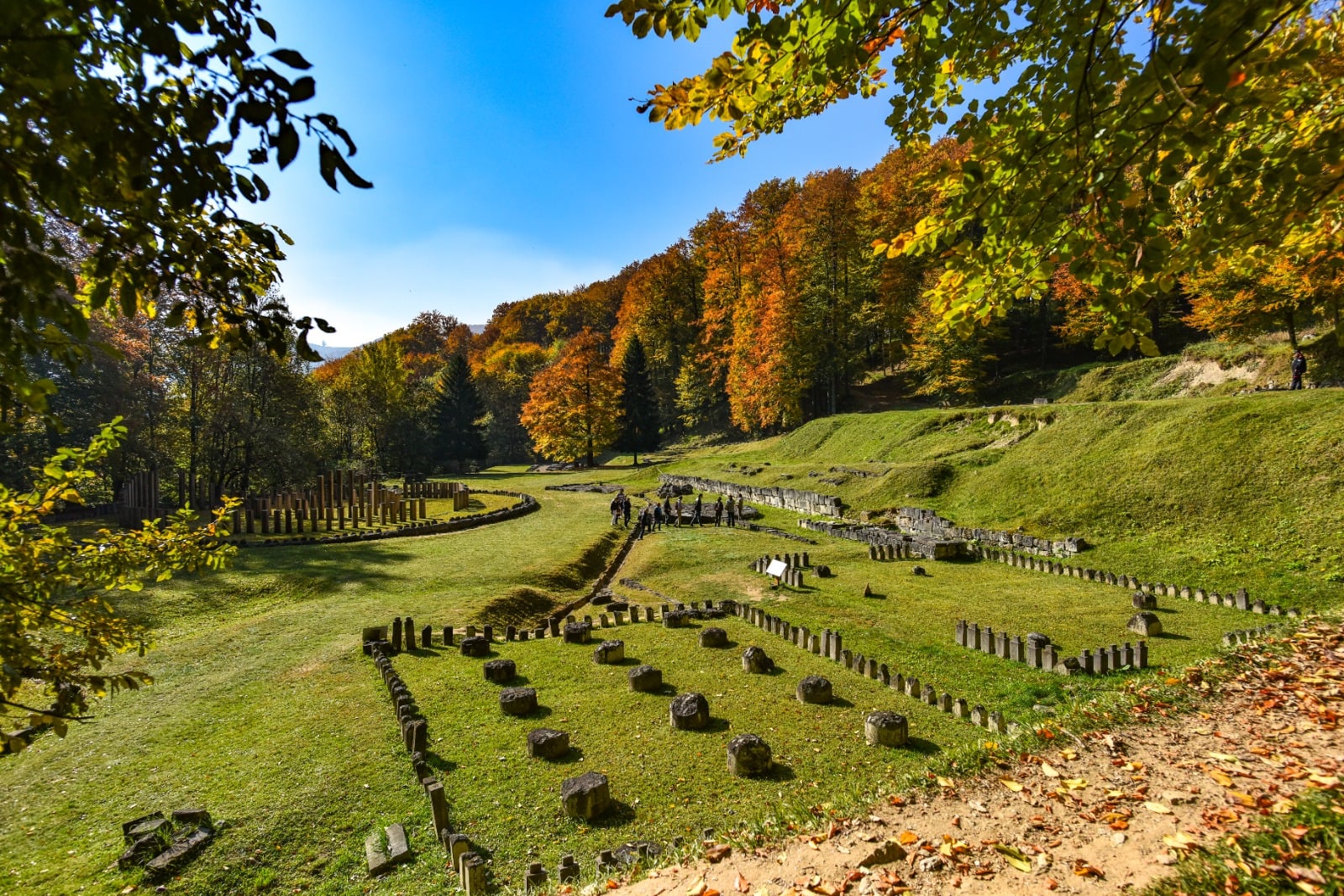 Turiștii pot vizita virtual cetatea Sarmizegetusa Regia, îmbrăcată în culorile toamnei