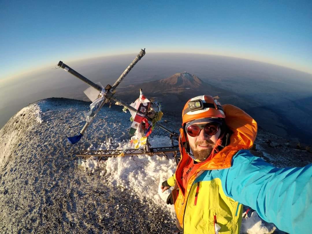 Un alpinist din Petroșani a cucerit vulcanul Pico de Orizaba, cel mai înalt din America de Nord