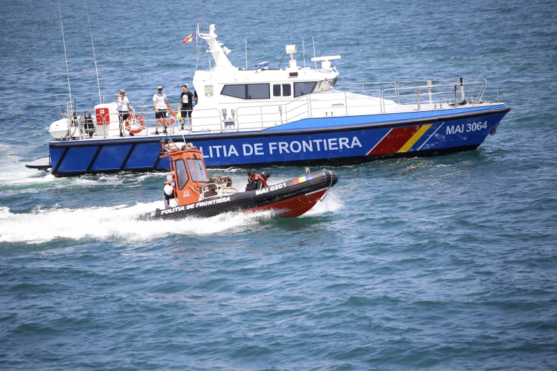 Cetăţeni sârbi, aflaţi într-o ambarcaţiune în derivă pe Dunăre, au fost salvaţi de poliţiştii de frontieră români