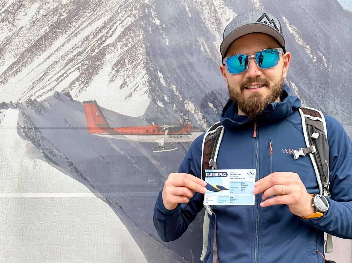 Alpinistul Adrian Ahriţculesei a ajuns în Antarctica