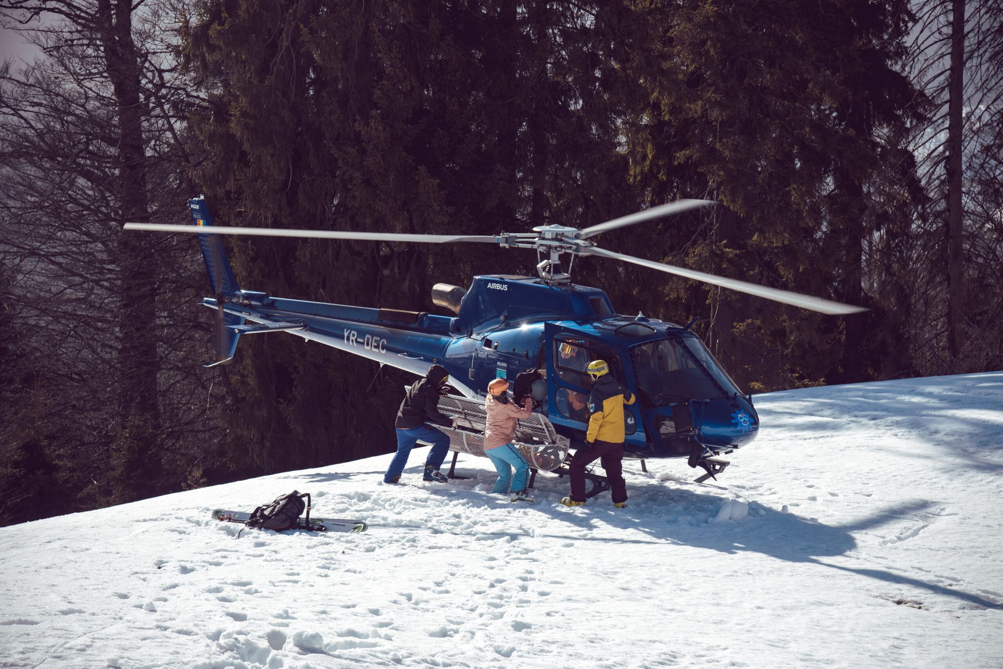 Sezon de iarnă ratat în stațiunile din Caraș-Severin. Turiștii au la dispoziție heli-ski pentru altitudini mari