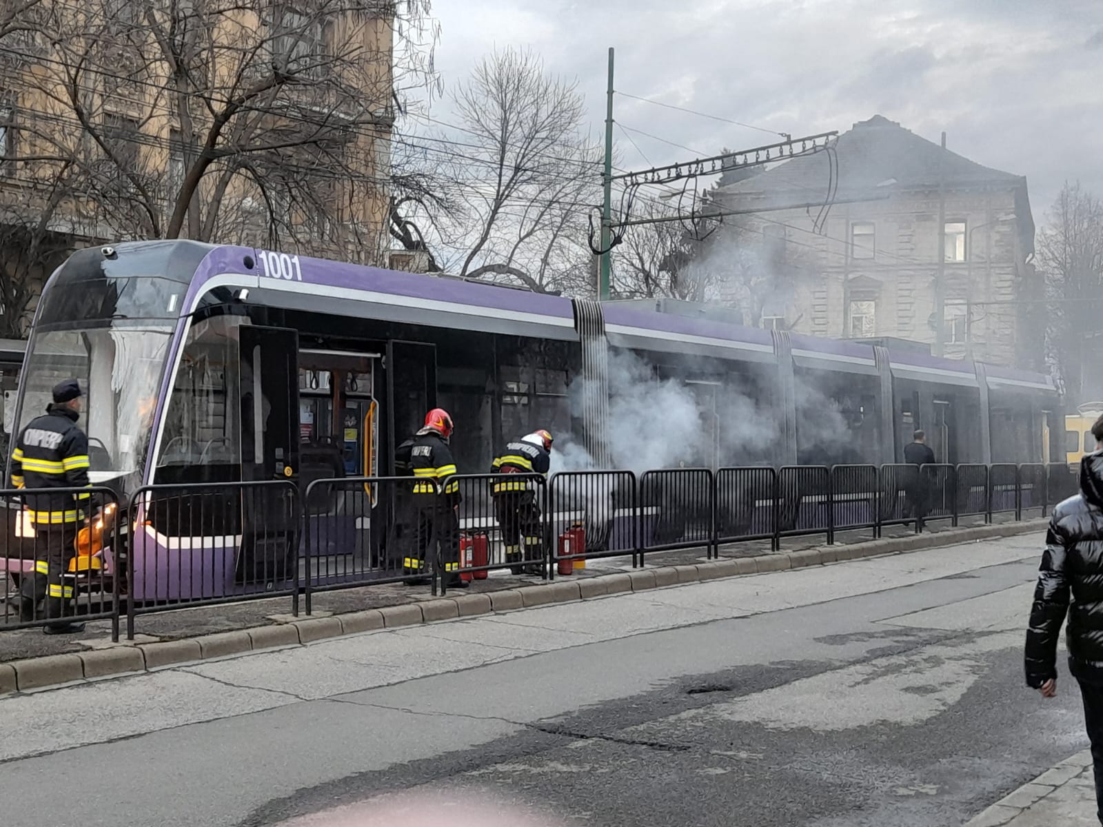 Incendiu produs la sistemul de frânare al unui tramvai cu călători, în Timișoara