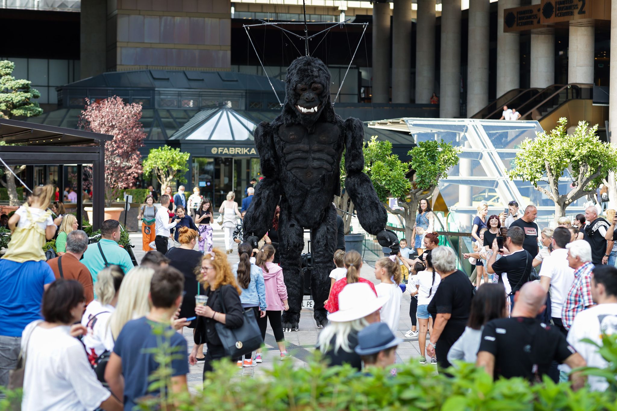 Marionete gigant, statui vivante și un spectacol cu foc, la festivalul Check Art de la Timișoara