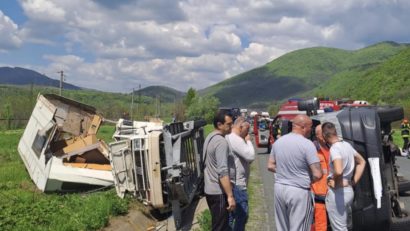 Grav accident pe DN6 la Topleț