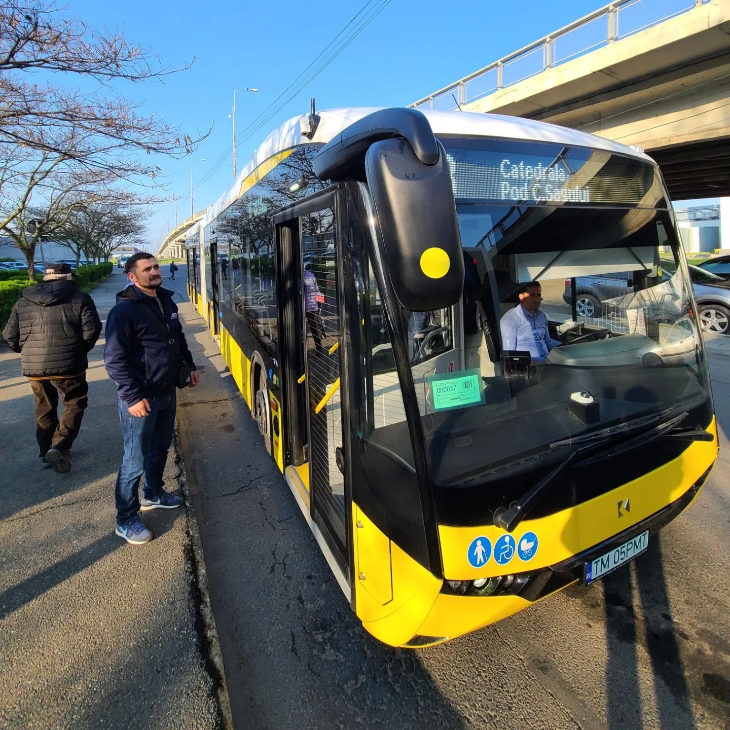 Lipsa stațiilor de încărcare sau a șoferilor. Motivul pentru care nu ies pe straseu toate autobuzele electrice noi din Timișoara.