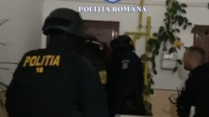 Percheziții în vestul țării la suspecți de înșelăciune și fals informatic