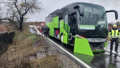 Salvați din frig după ce autocarul cu care mergeau în Germania s-a stricat în Hunedoara